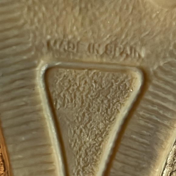 Gorgeous Authentic Burberry Wedges - Picture 7 of 8